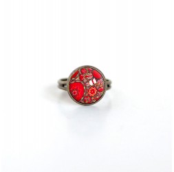 Kleiner Cabochon Ring, Inspiration rote Blumen Hindu Bronze
