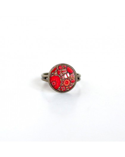 Small cabochon ring, Inspiration red floral Hindu bronze