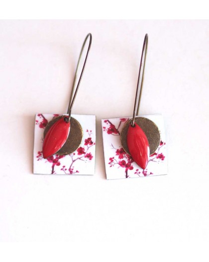Boucles d'oreilles, pendantes, fantaisie,  petits fleurs rouge et blanc, artisanat