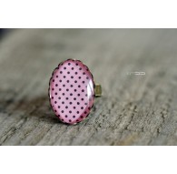 Anello ovale cabochon Anello ovale Piccolo sfondo nero a pois rosa