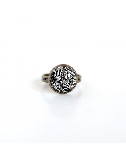 Small cabochon ring 12mm, Floral illustration, black and white, bronze