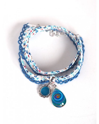 Bracelet cordon style Liberty fleuri bleu, goutte cabochon, bleu marine
