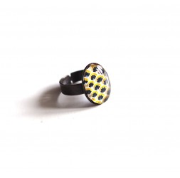 Small cabochon ring, Japanese inspiration, black and yellow wave