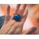 cabujón anillo, Espíritu rosa de Marruecos sobre fondo azul en colores pastel, de 25 mm, bronce